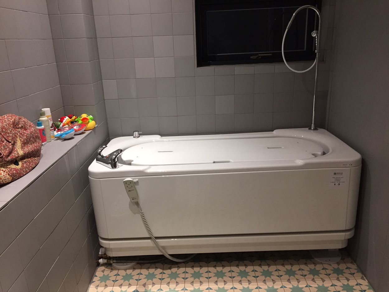 Bath 1.jpg